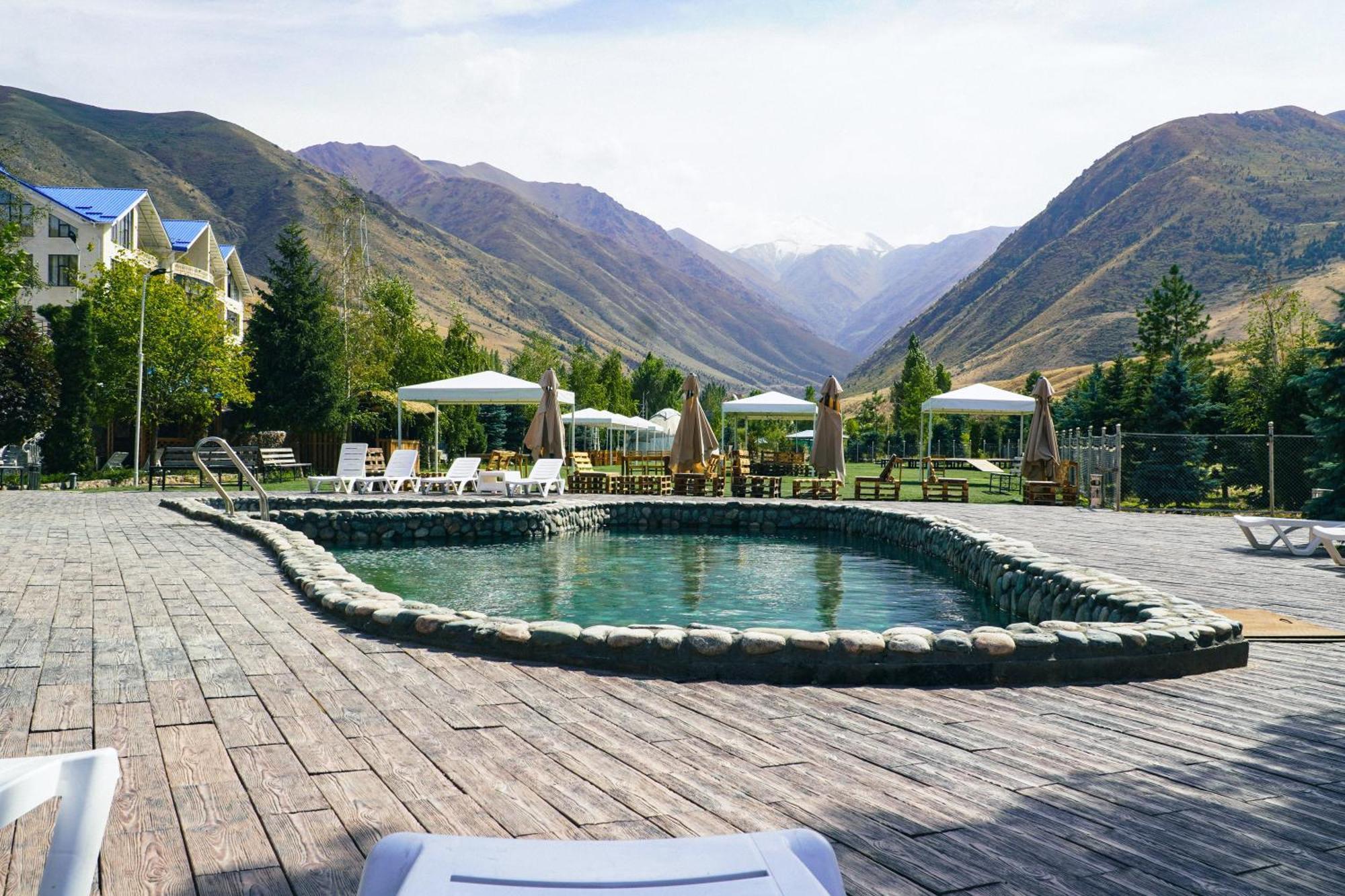 Mountain View Hot Spring Resort 비슈케크 외부 사진